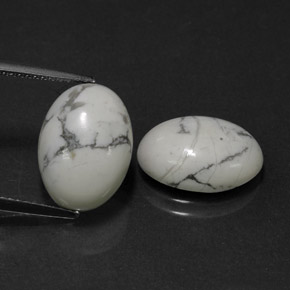 0.00克拉天然硅硼钙石，椭圆形，不透明