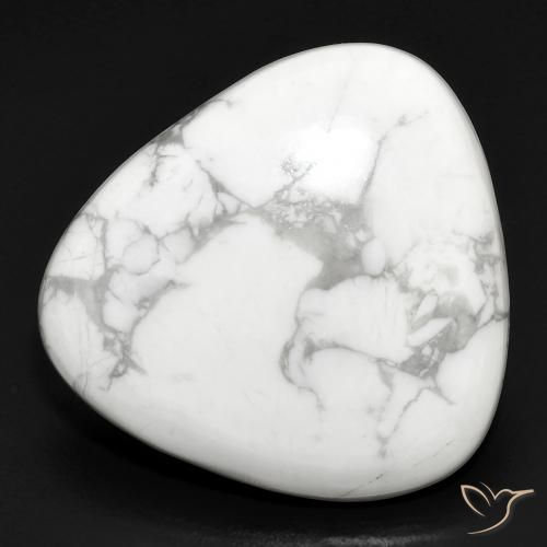 27.72ct 天然 灰白色 硅硼钙石, 胖三角形, 不透明