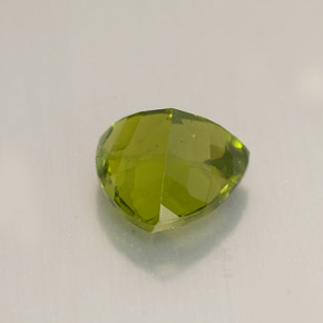1.80克拉天然绿色维苏威石，三角形，7.5×7.5毫米，VS-SI