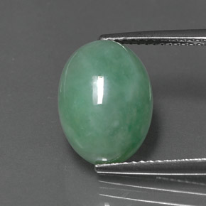 8.44克拉天然绿色硬玉，椭圆形切割，13.1×9.9毫米，不透明