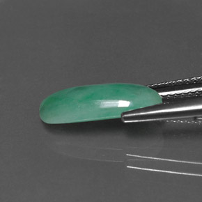 3.02克拉天然翡翠，椭圆形切割，不透明