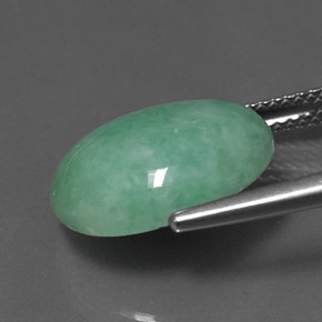8.83克拉天然绿色硬玉，椭圆形切割，15×12.3毫米，不透明