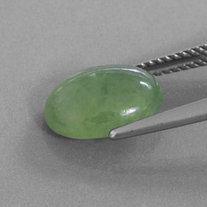 4.02克拉天然绿色硬玉，椭圆形切割，11.6×8.3毫米，半透明