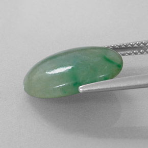 4.88克拉天然绿色硬玉，椭圆形切割，13.8×10.3毫米，半透明