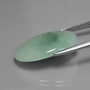 15.88克拉天然翡翠，椭圆形切割，半透明
