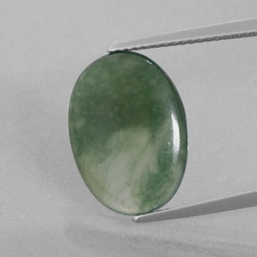 5.69克拉天然绿色硬玉，椭圆形切割，16.4×11.9毫米，透明