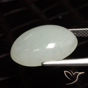 9.78克拉天然翡翠，椭圆形，半透明