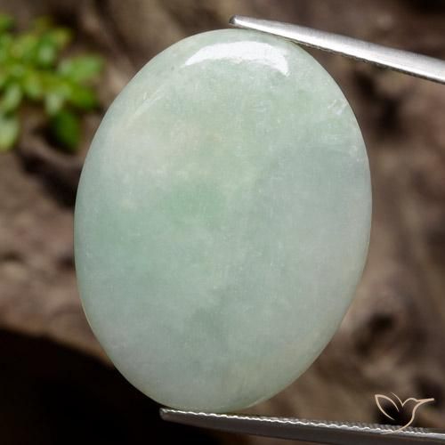 34.76克拉天然绿色硬玉，椭圆形切割，29×22.2毫米，半透明
