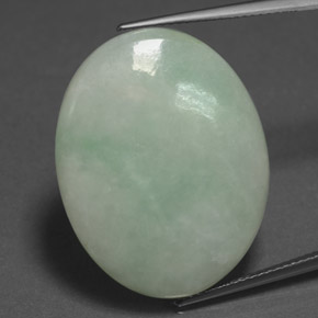 30.33克拉天然绿色硬玉，椭圆形切割，27.9×21.7毫米，不透明