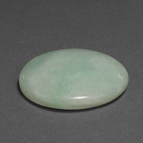 30.33克拉天然绿色硬玉，椭圆形切割，27.9×21.7毫米，不透明