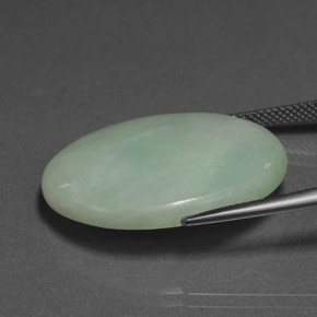 30.33克拉天然绿色硬玉，椭圆形切割，27.9×21.7毫米，不透明