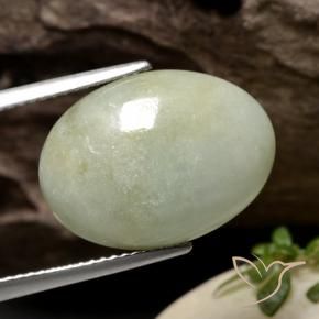 12.58克拉天然翡翠，椭圆形，半透明