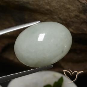 11.67克拉天然翡翠，椭圆形，半透明