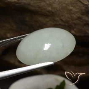11.67克拉天然翡翠，椭圆形，半透明
