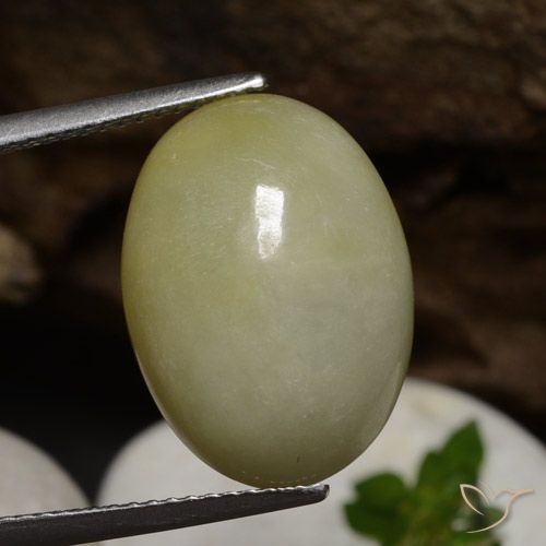 12.01ct 天然 中黄绿色 翡翠, 椭圆形, 半透明