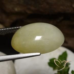 12.01克拉天然翡翠，椭圆形，半透明