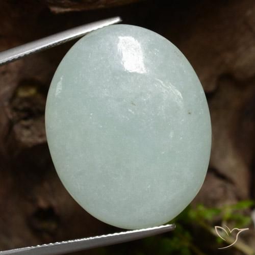 39.20克拉天然绿色硬玉，椭圆形切割，28.4×22.7毫米，半透明