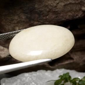 9.73克拉天然翡翠，椭圆形切割，半透明