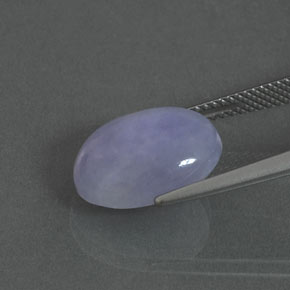 8.84克拉天然翡翠，椭圆形切割，不透明