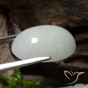 12.48克拉天然翡翠，椭圆形，半透明