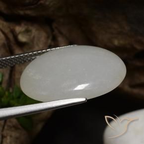 12.37克拉天然翡翠，椭圆形，半透明
