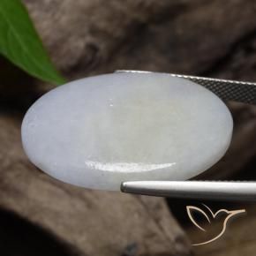 32.25克拉天然翡翠，椭圆形，不透明