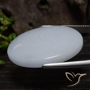 36.82克拉天然翡翠，椭圆形，不透明
