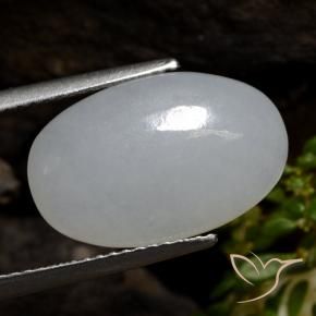 7.83克拉天然翡翠，椭圆形，半透明