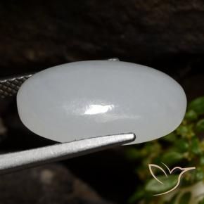 7.83克拉天然翡翠，椭圆形，半透明