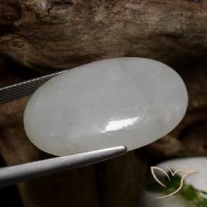 38.19克拉天然翡翠，椭圆形，半透明