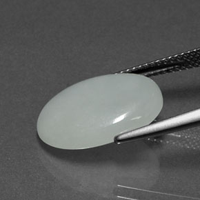 7.02克拉天然绿色硬玉，椭圆形切割，16.3×12.9毫米，不透明