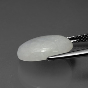 6.81克拉天然翡翠，椭圆形切割，半透明