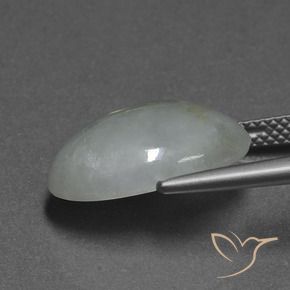 9.86克拉天然翡翠，椭圆形切割，半透明