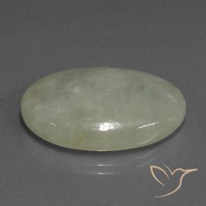 31.57克拉天然翡翠，椭圆形，半透明