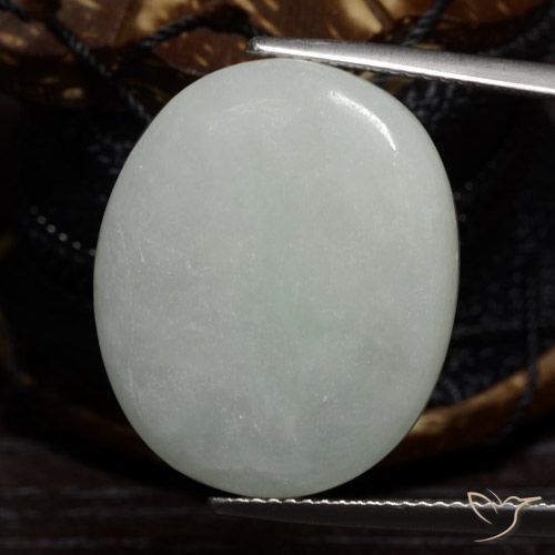 27.95ct 天然 中绿色 翡翠, 椭圆形, 半透明