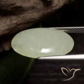 10.01克拉天然翡翠，椭圆形，半透明