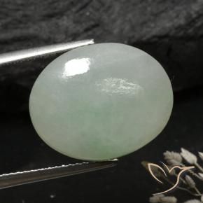 9.78克拉天然翡翠，椭圆形，半透明