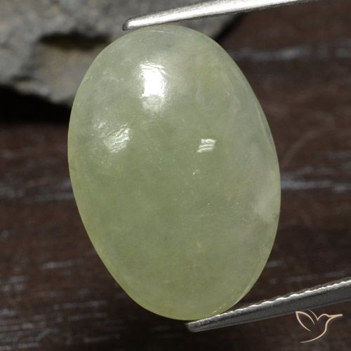 8.37ct 天然 橄榄绿色 翡翠, 椭圆形, 半透明