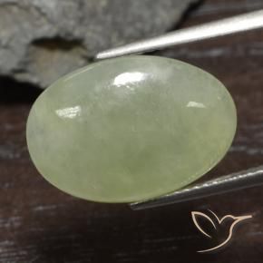 8.37克拉天然翡翠，椭圆形切割，半透明