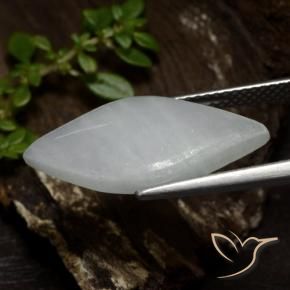 6.74克拉天然翡翠，榄尖形，半透明