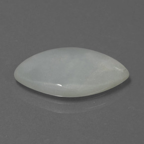 4.26克拉天然绿色硬玉，马眼形，17.9×10毫米，半透明