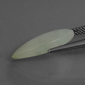 4.88克拉天然绿色硬玉，马眼形，18.5×9.6毫米，半透明