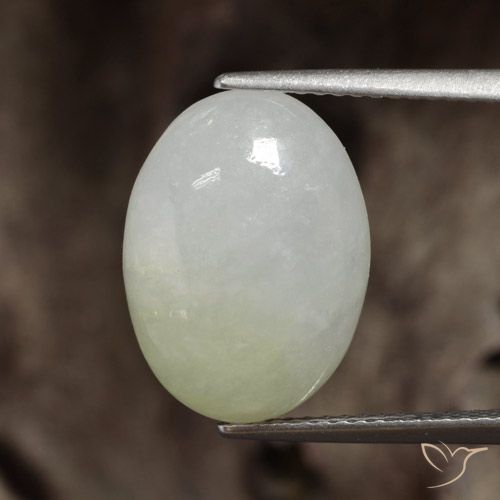 8.25ct 天然 暖浅绿色 翡翠, 椭圆形, 半透明