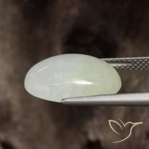 8.25克拉天然翡翠，椭圆形，半透明