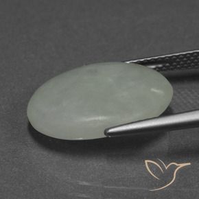 9.66克拉天然翡翠，椭圆形，半透明