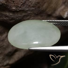 9.17克拉天然翡翠，椭圆形，半透明