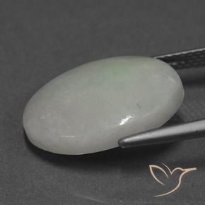 9.24克拉天然翡翠，椭圆形，半透明