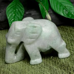 121.03克拉天然翡翠，异形，不透明