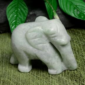 121.03克拉天然翡翠，异形，不透明