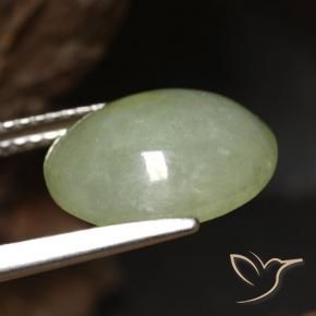 5.65克拉天然翡翠，椭圆形，半透明